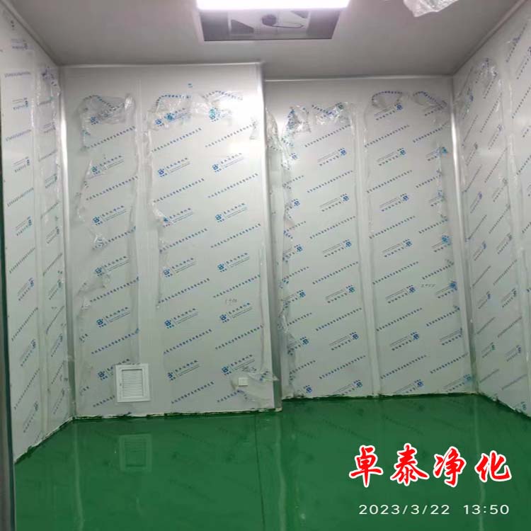 邢臺(tái)萬級(jí)凈化車間裝修收尾現(xiàn)場圖、做凈化車間找卓泰凈化工程公司